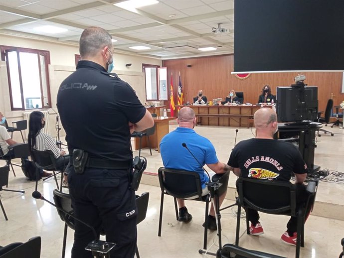 Los acusados, en la Audiencia Provincial de Baleares.