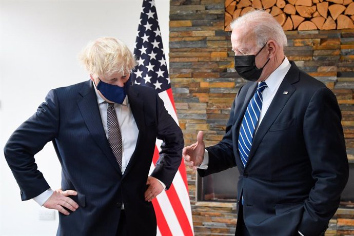 10 June 2021, United Kingdom, St Ives: US President Joe Biden (R) and UK Prime Minister Boris Johnson talk as they look at historical documents and artefacts relating to the Atlantic Charter, during their meeting ahead of the G7 summit in Cornwall. Phot
