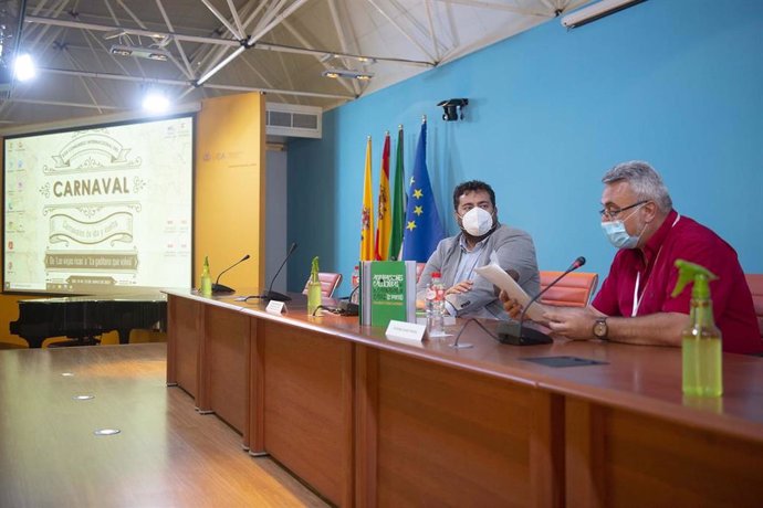 Presentación del libro 'Agrupaciones callejeras en el Carnaval de Cádiz (2 parte)'.