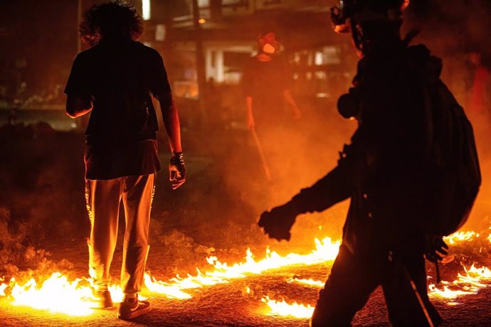 Archivo - Barricadas levantadas durante las protestas contar el golpe de Estado en Rangún, Birmania