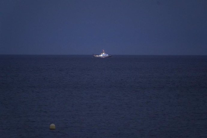 El buque oceanográfico 'Ángeles Alvariño' realiza labores de rastreo a 10 de junio de 2021 en la costa de Santa Cruz de Tenerife (Canarias). Este barco ha participado en la búsqueda de Anna y Olivia, las dos niñas de Tenerife.
