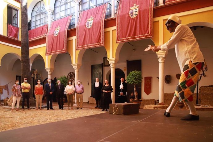 Villalobos visita Olivares con ocasión del 50 aniversario como BIC