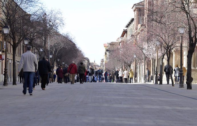 Archivo - La calle Libreros y la Plaza Cervantes de Alcalá de Henares serán peatonales
