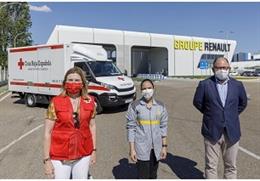 De izquierda a derecha: Rosa Urbón, presidenta de Cruz Roja Española en Valladolid;  Alicia Castreño, presidenta de Renault al Rescate, y Carlos Fraile, director de Impacto Social de Renault Group España y  De la Fundación Renault.