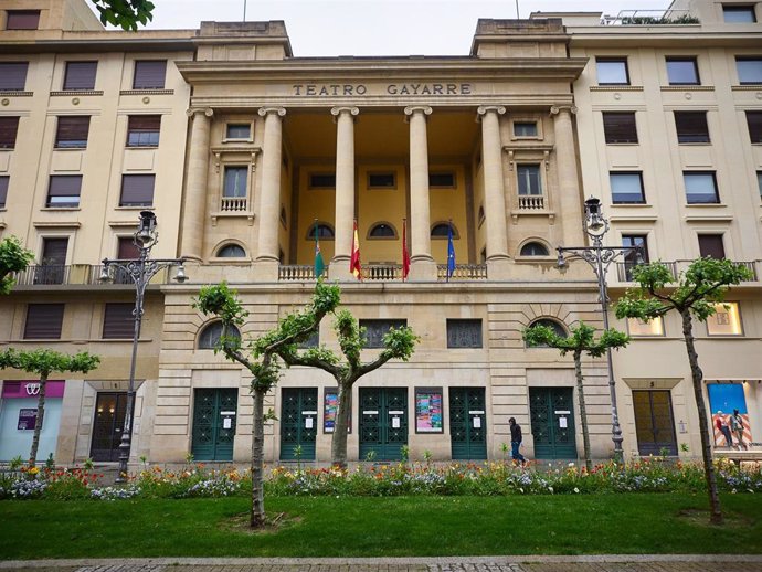 Archivo - Fachada del Teatro Gayarre de Pamplona.