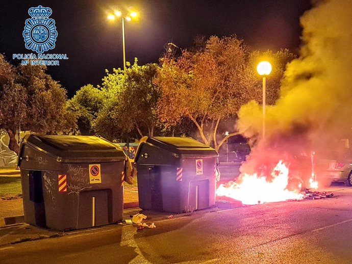 Incendio provocado en un contenedor de Jerez.