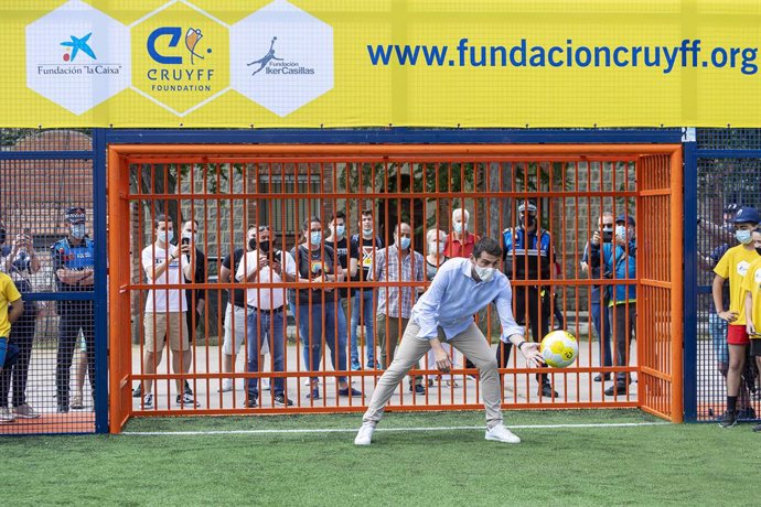 El exportero Iker Casillas en la inauguración del Cruyff Court Fundación Iker Casillas, un proyecto que apuesta por el deporte como vía de inclusión y cohesión social en Ávila