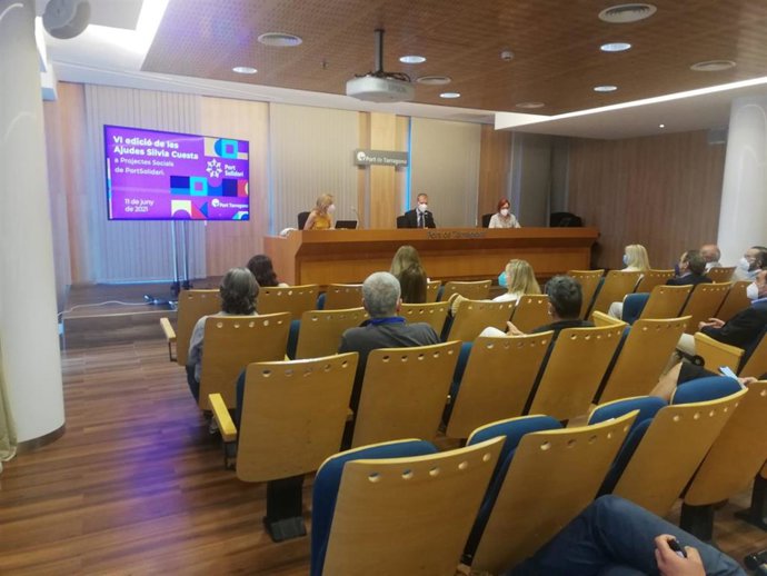 Entrega de las ayudas de PortSolidari por parte de Port de Tarragona