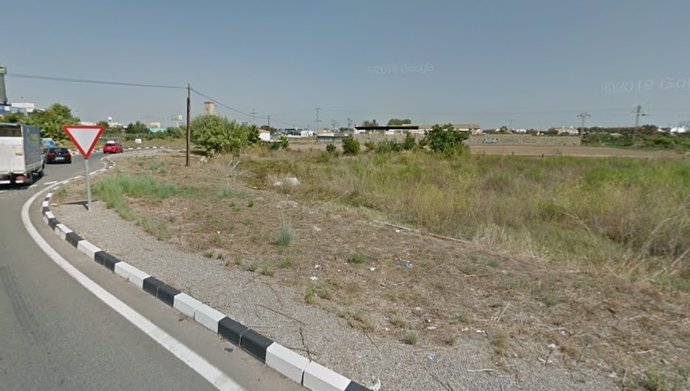 Zona cercana al Pont de Pedra en Alfafar (Valencia), donde se ha declarado el incendio
