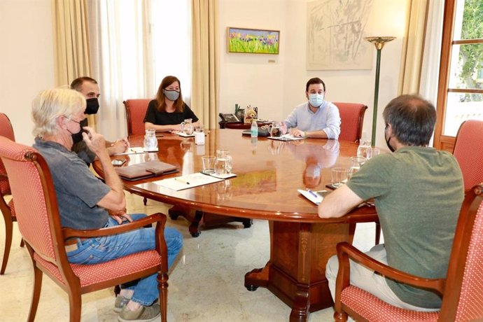 Reunión de la presidenta del Govern, Francina Armengol, con representantes de la Plataforma Son Bonet Pulmó Verd y el alcalde de Marratxí, Miquel Cabot.