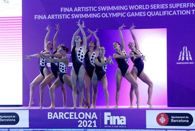 El equipo español de natación artística en el Preolímpico de Barcelona, torneo en el que lograron el billete a los Juegos Olímpicos de Tokio, que se disputan en verano de 2021, en la rutina por Equipos