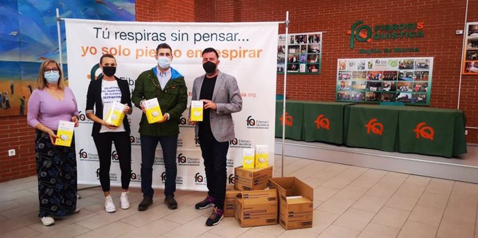 Donación de mascarillas infantiles a la Asociación Murciana de Fibrosis Quística