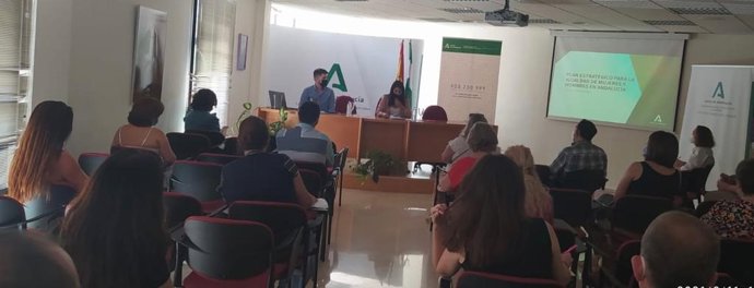 El IAM presenta en Málaga el borrador del plan estratégico para la igualdad con el que poner freno a brechas de género