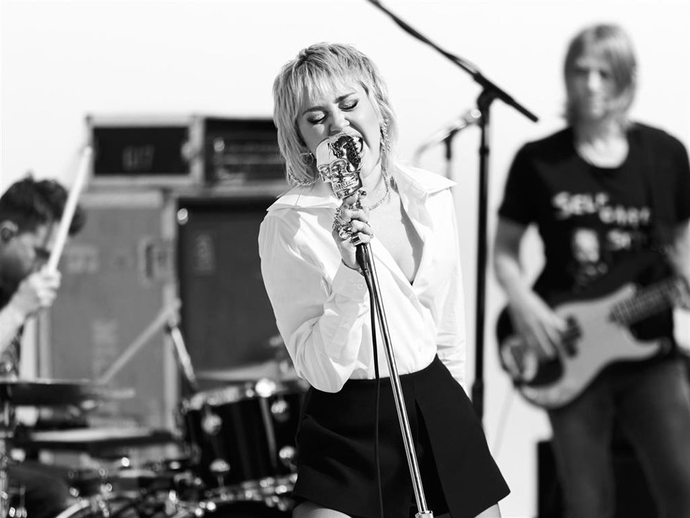 Miley Cyrus saborea el éxito tras su gran actuación virtual en 8D