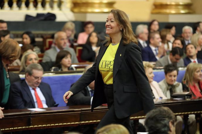Archivo - La senadora de Esquerra Republicana Laura Castel (con camiseta amarilla en honor a los presos del proces) acude a votar durante la sesión constitutiva de la XIV Legislatura en el Senado, en Madrid (España), a 3 de diciembre de 2019. ARCHIVO.