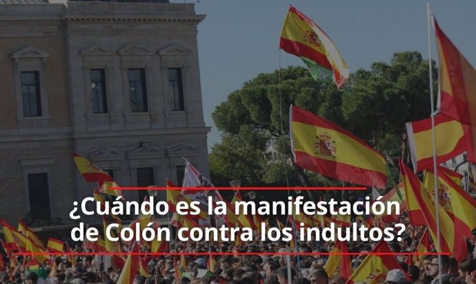 Manifestación en la plaza de Colón de Madrid con numerosas banderas de España