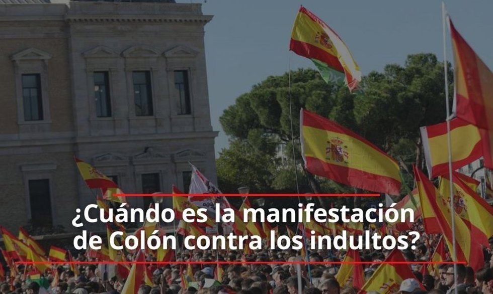 Manifestación en la plaza de Colón de Madrid con numerosas banderas de España