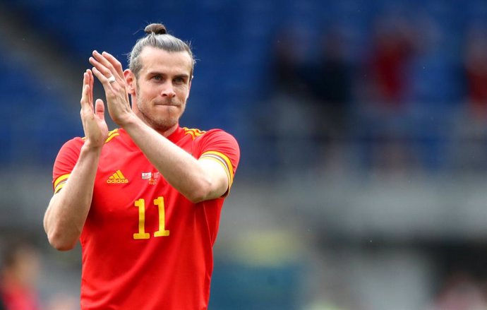 05 June 2021, United Kingdom, Cardiff: Wales' Gareth Bale applauds the fans after the international friendly soccer match between Wales and Albania at Cardiff City Stadium. Photo: Nick Potts/PA Wire/dpa