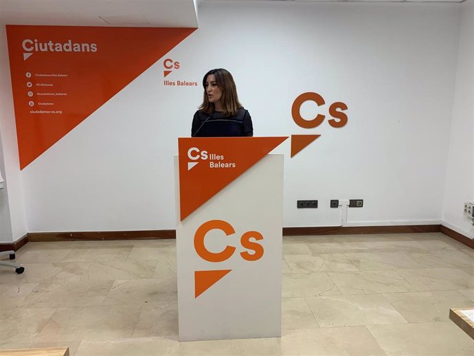 La coordinadora insular de Ciudadanos en Mallorca, Noemí Getino, durante la rueda de prensa.