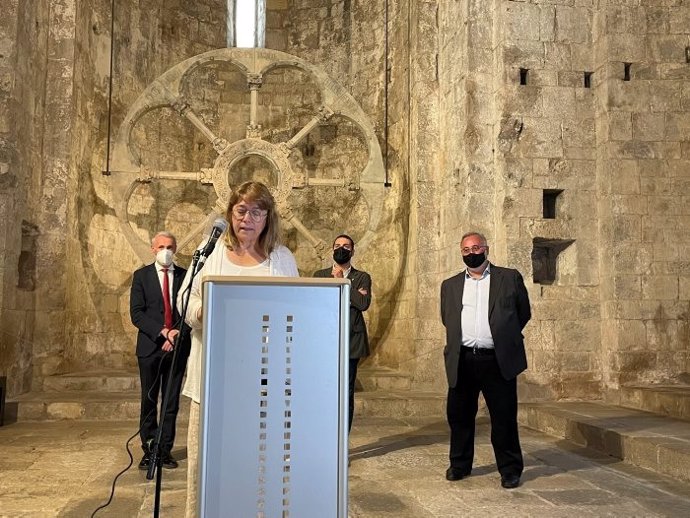 La consellera Natlia Garriga en la inauguración de la exposición del Museu de Sant Pere de Galligants, del MAC.