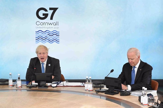 11 June 2021, United Kingdom, Carbis Bay: UK Prime Minister Boris Johnson (L) and US President Joe Biden attend the G7 summit in Cornwall. Photo: Leon Neal/PA Wire/dpa