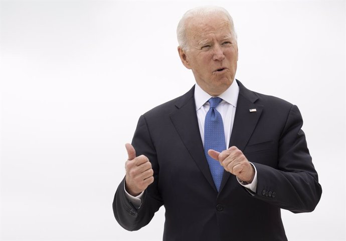 HANDOUT - 11 June 2021, United Kingdom, Carbis Bay: USPresident Joe Biden takes part in the family photo of the G7 summit, taking place from 11 to 13 June in Cornwall. Photo: Simon Dawson/No10 Downing Street/dpa - ATTENTION: editorial use only and only