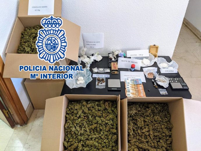 Material incautado por la Policía Nacional en Dénia en el marco de una operación policial contra el tráfico de drogas