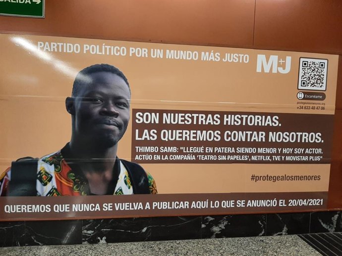 Nuevo cartel del partido M+J en la estación de Cercanías de Sol.