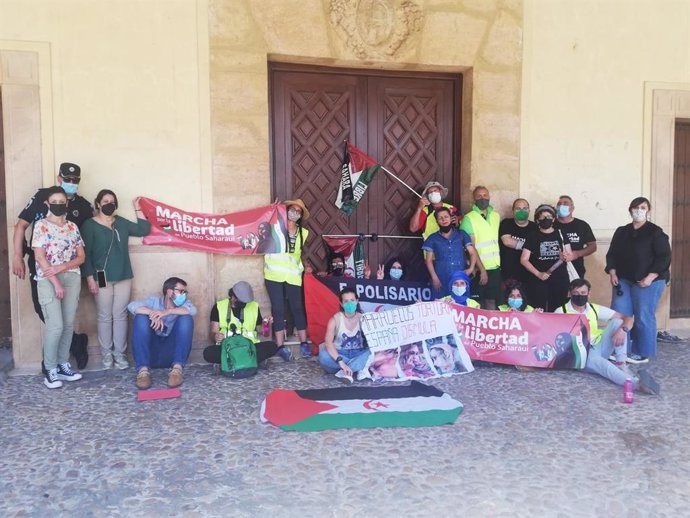 Una marcha por la libertad del pueblo saharaui recorre la región a pie para llegar a Madrid el día 18