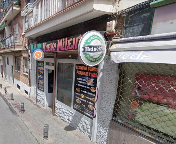 Apuñalan en la mano a un chico de 15 años en un bar de Lucero (Madrid)