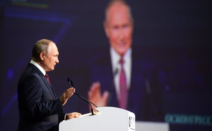 HANDOUT - 04 June 2021, Russia, St. Petersburg: Russian President Vladimir Putin speaks during the St. Petersburg International Economic Forum. Photo: -/Kremlin/dpa - ATTENTION: editorial use only and only if the credit mentioned above is referenced in 