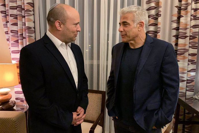HANDOUT - 03 June 2021, Israel, Ramat Gan: Israeli Yesh Atid party leader Yair Lapid (R) poses for a photo with the leader of HaYamin HeHadash (New Right) party Naftali Bennett ahead of their meeting. On Wednesday evening, the former opposition leader L