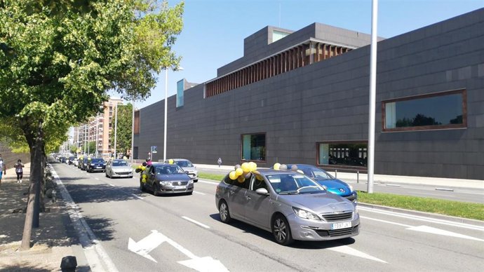 Caravana de vehículos en contra del "abuso de temporalidad" en la Administración