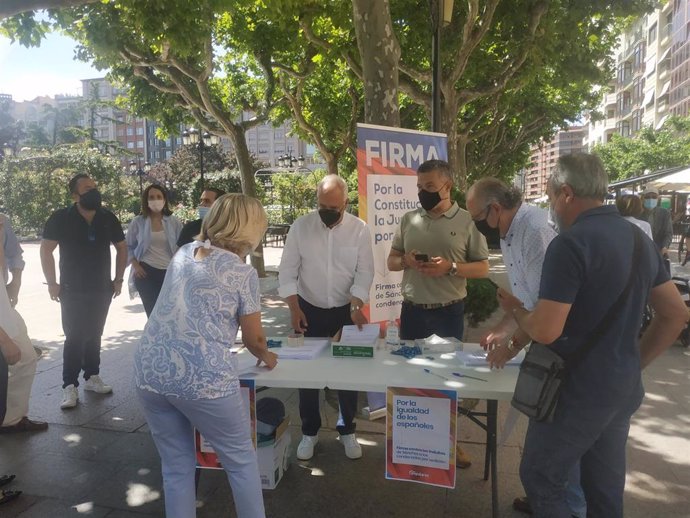 RECOGIDA DE FIRMAS CONTRA LOS INDULTOS EN LOGROÑO