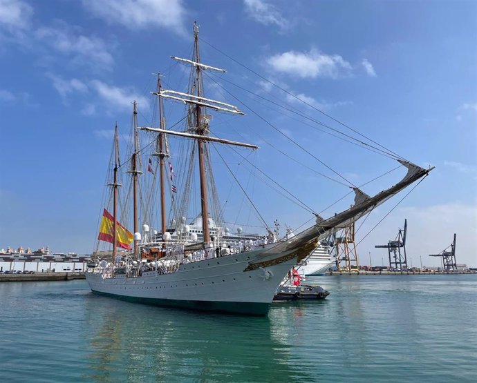 El Buque-Escuela Juan Sebastián Elcano, a su llegada a Cádiz para finalizar tanto su XCIII Crucero de Instrucción como su XI vuelta al mundo.