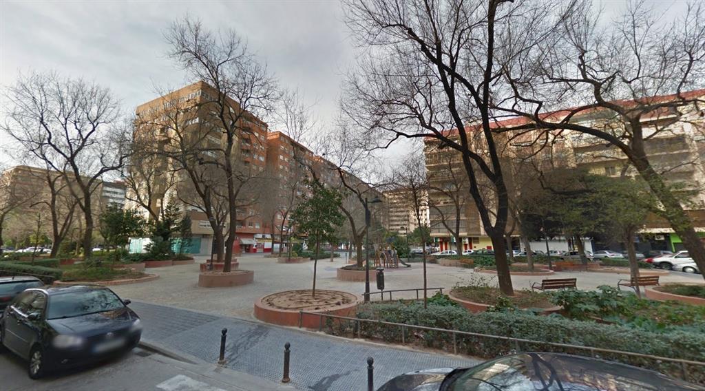 Denuncian botellones "multitudinarios" en la plaza Honduras de València y destrozos en los chiringuitos de la Malvarrosa - Vimarsana News