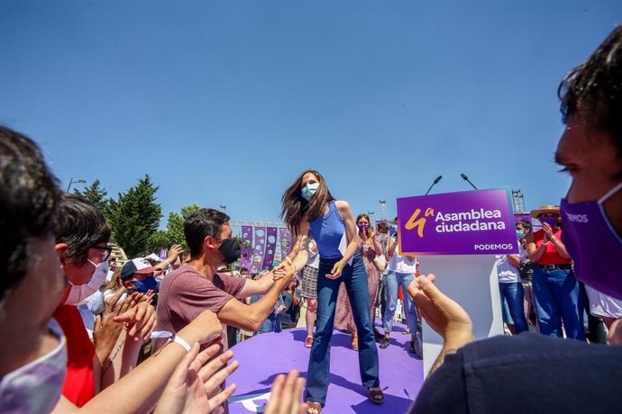 La nueva de Podemos, Ione Belarra, tras ser elegida como secretaria general del partido con el 89% de los votos con su candidatura `Crecer, en la IV Asamblea Ciudadana Estatal de Podemos, a 13 de junio de 2021, en el Auditorio Parque de Lucía de Alcorcón