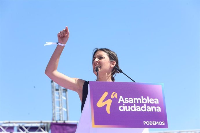 La ministra de Igualdad, Irene Montero, interviene en la IV Asamblea Ciudadana Estatal de Podemos, a 13 de junio de 2021, en el Auditorio Parque de Lucía de Alcorcón, Alcorcón, Madrid, (España). El encuentro se realiza con el fin de cerrar el proceso as