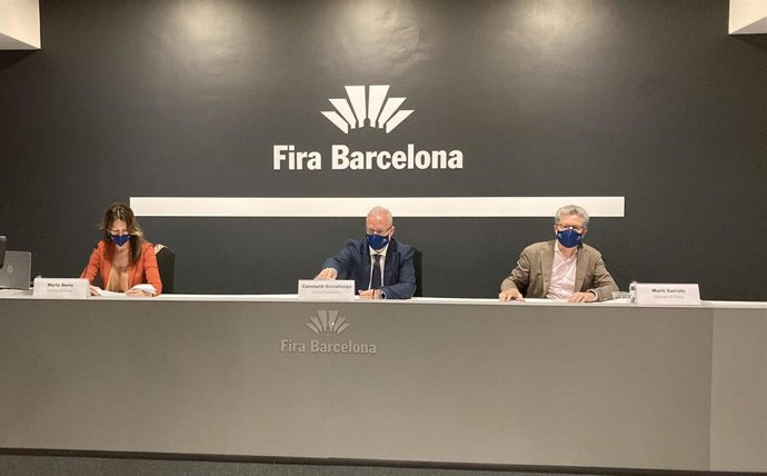 El director de Fira de Barcelona, Constantí Serrallonga, junto al presidente de B-Travel, Martí Serrate, y la directora de B-Travel, Marta Serra