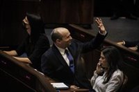 El Parlamento israelí aprueba al nuevo Gobierno y pone fin a la era de Benjamin Netanyahu