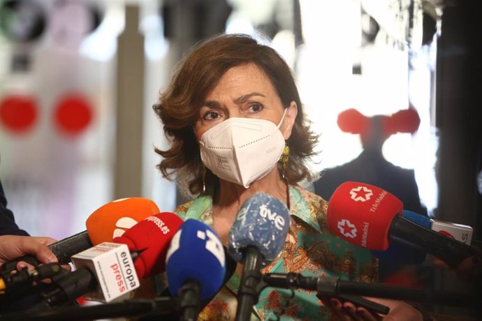 La vicepresidenta primera y ministra de la Presidencia, Relaciones con las Cortes y Memoria Democrática, Carmen Calvo, ofrece declaraciones a los medios, a 11 de junio de 2021, en Madrid.