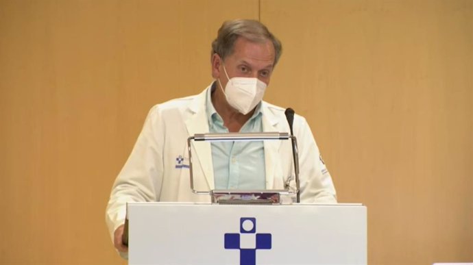 Javier Álvarez, jefe de Servicio de Cirugía Vascular del Hospital Universitario de Cabueñes durante la rueda de prensa