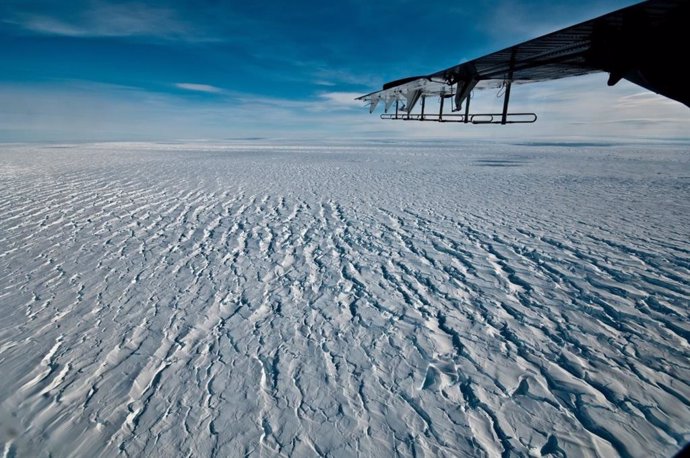 El glaciar Pine Island termina en una plataforma de hielo que flota en el mar de Amundsen.