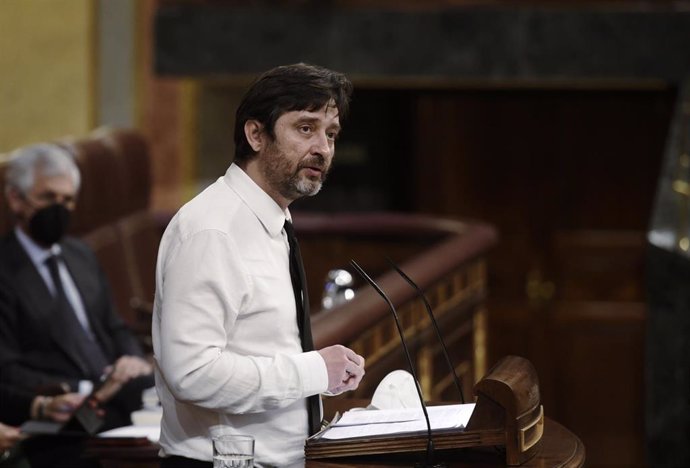 Archivo - El portavoz de Podemos, Rafa Mayoral, interviene durante una sesión plenaria en el Congreso de los Diputados, a 13 de mayo de 2021, en Madrid, (España). El pleno estará marcado, entre otras cuestiones, por el debate y votación del informe reda
