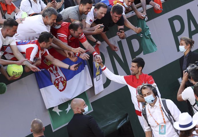 Winner Novak Djokovic of Serbia salute his fans of Serbia following his victory in the men's final on day 15 of Roland-Garros 2021, French Open 2021, a Grand Slam tennis tournament on June 13, 2021 at Roland-Garros stadium in Paris, France - Photo Jean 