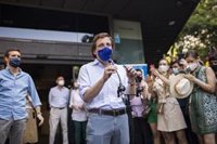 Almeida defiende a Ayuso tras sus palabras sobre el Rey, "anécdota" que utiliza Sánchez para no hablar de los indultos