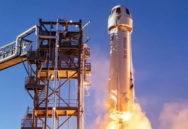 Nuew Shepard despegando en una de sus pruebas sin tripulación