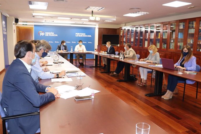 Comité de dirección del PPRM presidido por Fernando López Miras