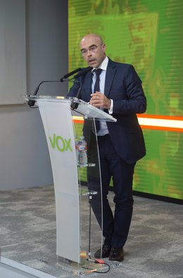 El vicepresidente de Acción Política y eurodiputado de Vox, Jorge Buxadé, ofrece una rueda de prensa