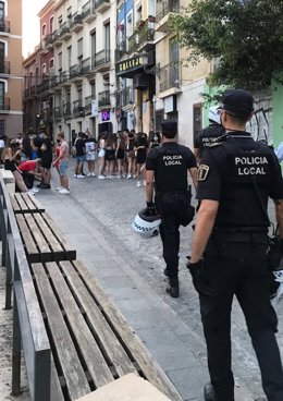 La Policia imposa 105 denúncies per consumir alcohol en el carrer durant el primer cap de setmana sense toc de queda a Alacant